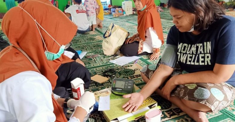 Kecamatan Bandung Wetan menyelenggarakan pemeriksaan kesehatan dan sosialisasi pencegahan Covid-19 atau virus corona kepada warga RW 11 Kelurahan Tamansari