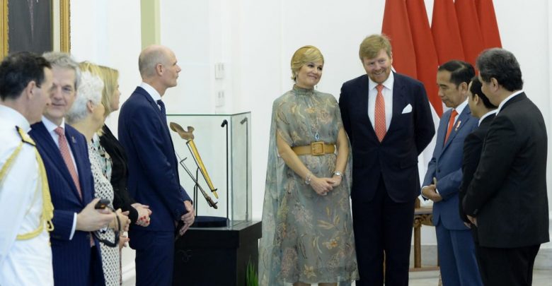 Presiden Joko Widodo beserta Ibu Negara Iriana menyambut kunjungan kenegaraan Raja Belanda Willem-Alexander beserta Ratu Máxima di Istana Kepresidenan Bogor, Jawa Barat,