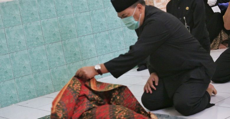 Wali Kota Bandung, Oded M. Danial berduka. Hal itu setelah Bagas (6) warga Gg. Ciseureuh RT 03 RW 03 Kelurahan Karsak Kecamatan Astanaanyar hanyut dan meninggal dunia