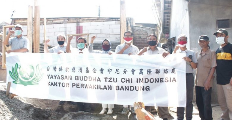 Pemerintah Kelurahan Campaka, Kecamatan Andir, Kota Bandung berkolaborasi dengan Yayasan Buddha Tzu Chi Indonesia Kantor Perwakilan Kota Bandung merenovasi empat unit rumah tidak layak huni (Rutilahu) di RW 07 dan 06 Kelurahan Campaka.