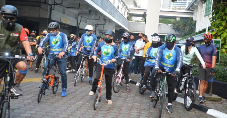 Pangdam III/Siliwangi Mayjen TNI Nugroho Budi Wiryanto, Gubernur Jabar H. Moch. Ridwan Kamil dan Kapolda Jabar Irjen Pol Rudy Sufahriadi menggelar Gowes silaturahmi bersama.