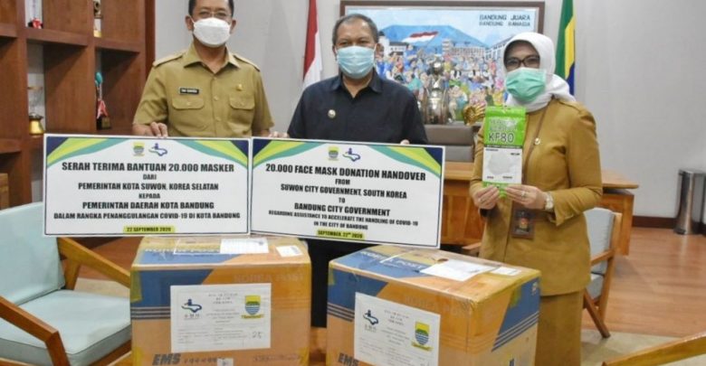 Pemkot Bandung Terima Bantuan 20.000 Masker dari Sister City Kota Suwon, korea selatan.