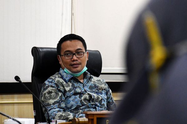 Ketua komisi I dprd prov jabar yosa octosa saat menerima udiensi
