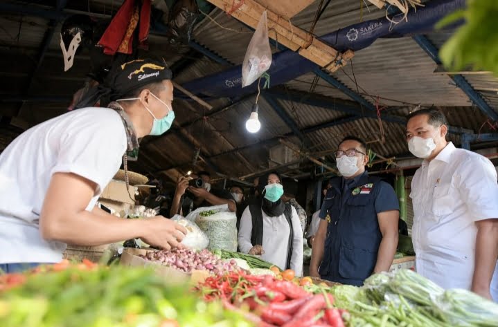 Gubernur Jabar dan Menteri Perdagangan RI Monitoring Kepokmas di Pasar Kosambi