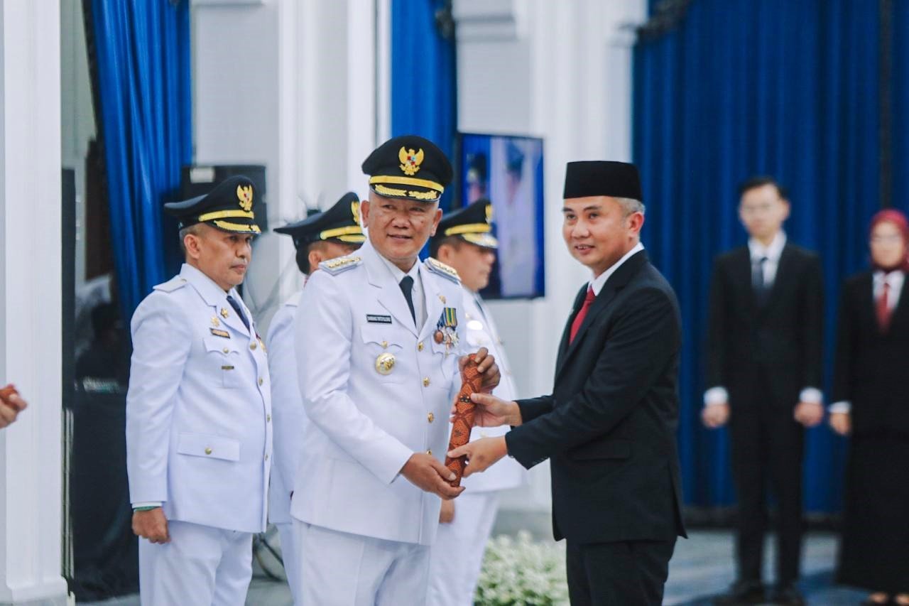 Bambang Tirtoyuliono Resmi Dilantik Jadi Pj Wali Kota Bandung ...